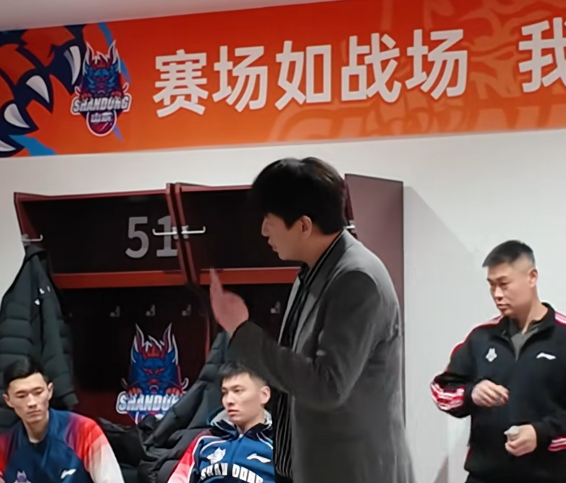 开云app-胜宁波更衣室！邱彪强调健康与family，鲍威尔因家庭变故而低迷！